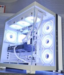 PC Gamer AMD Ryzen 7 9800X3D Boitier be quiet! LIGHT BASE 600DX blanc Alimentation Thermaltake GF3 A3 Snow 1050 W, Gold Carte mère GIGABYTE X870 AORUS ICE WiFi 7 / Bluetooth 5.4 Processeur AMD Ryzen 7 9800X3D Watercooling be quiet! Light Loop 360 mm White Mémoire G.SKILL Trident Z5 Neo RGB DDR5 RAM 64GB (2x32GB) 6000MT/s CL30 SSD WD_BLACK SN850X SSD 4 To Carte Graphique GIGABYTE RTX 4070 SUPER GV-N407SWF3OC-12G 6 Ventilateurs blanc de 120 mm TZMRIT Reverse Flow UNI FAN Un Ventilateur blanc de 120mm TZMRIT Prism 4 Pro RGB Windows 11 Pro 2789.00€ TTC, PC neuf, garantie 2 ans